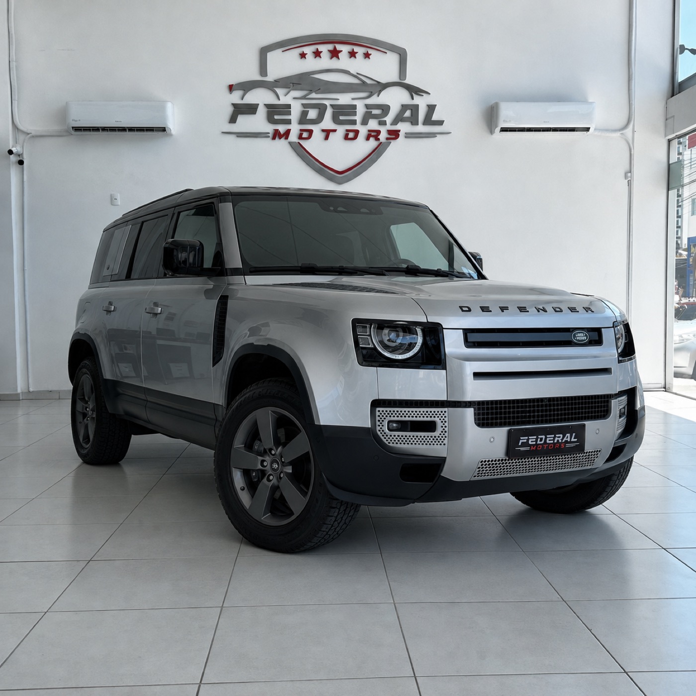 Land Rover Defender 110 no salão da FEDERAL MOTORS