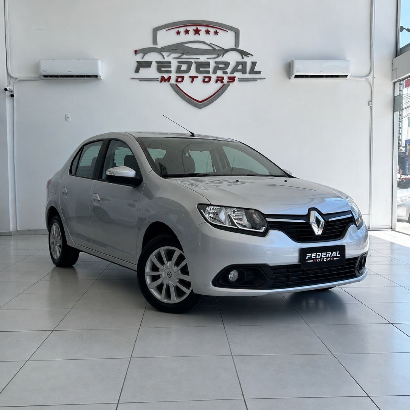 Renault Logan no salão da FEDERAL MOTORS