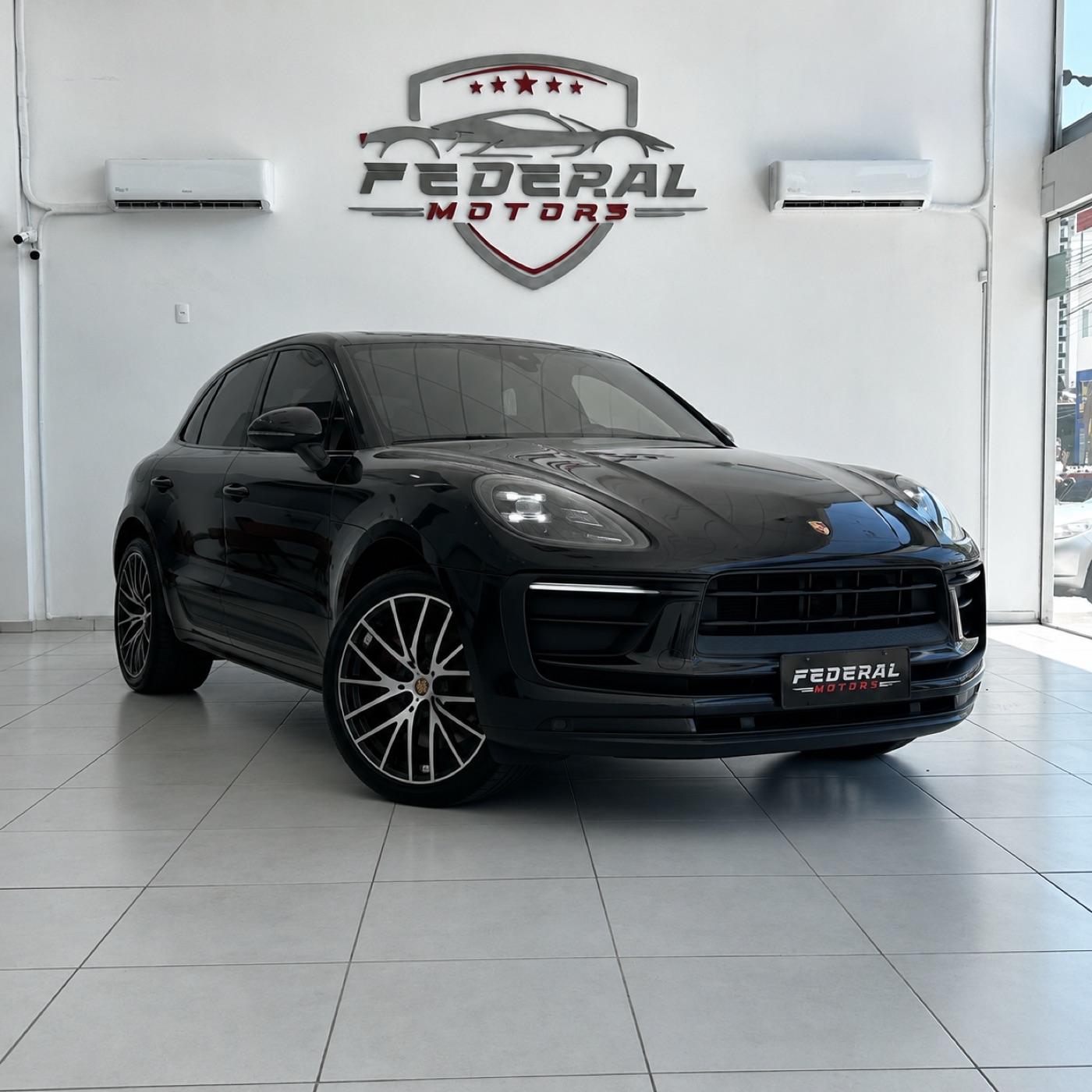 Porsche Macan no salão da FEDERAL MOTORS