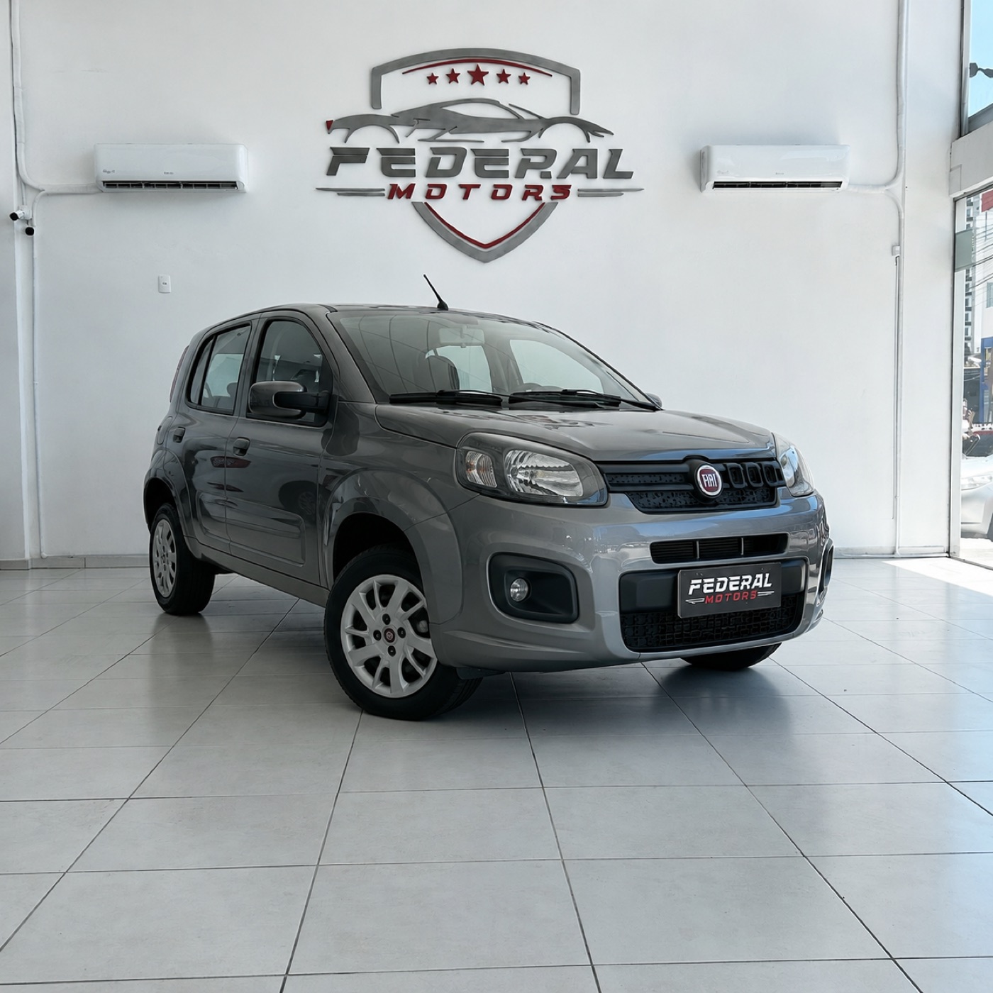 Fiat Uno no salão da FEDERAL MOTORS
